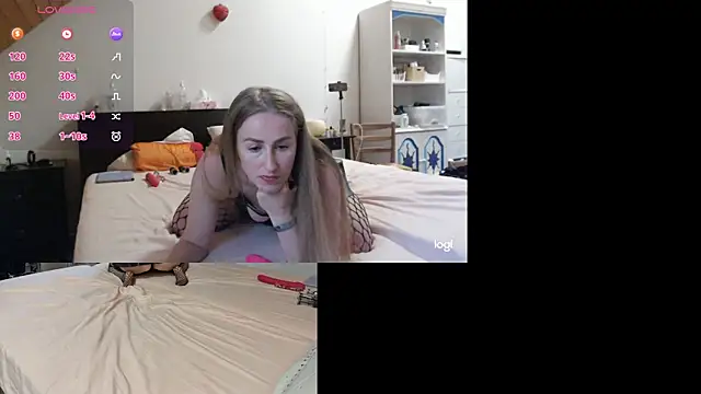 Snapshot of secret-sara chatting on 09-12-25, 02:28 secret-sara online show from 09-12-25, 02:28