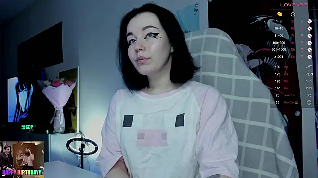 Snapshot of MargarettRose chatting on 02-04-26, 01:33 MargarettRose online show from 02-04-26, 01:33