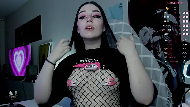 Snapshot of MargarettRose chatting on 02-11-26, 02:05 MargarettRose online show from 02-11-26, 02:05