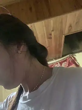 tuyetnhi-00 online show from 10-14-25, 11:16