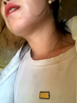 tuyetnhi-00 online show from 10-27-25, 12:26