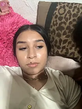 yurileth online show from 10-26-25, 07:47