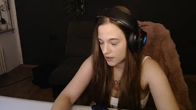 Luna Lynn online show from 11-26-25, 07:48