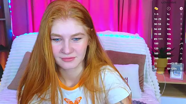 JuliaPowers  online show from 10-18-25, 04:04