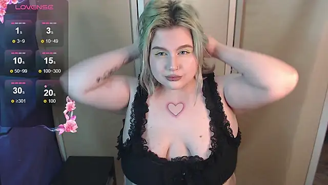 Snapshot of Alice_Bunny666 chatting on 10-18-25, 03:57 Alice Bunny666 online show from 10-18-25, 03:57