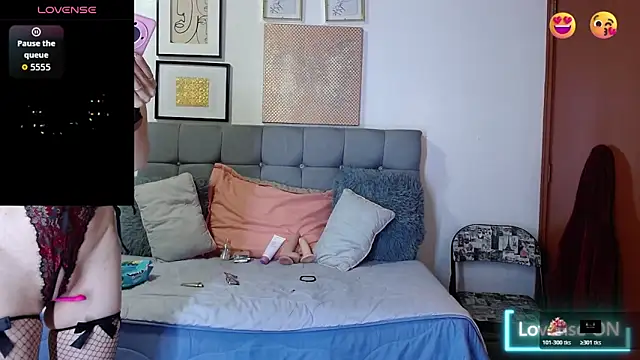 Snapshot of _naomi_s chatting on 01-19-26, 01:37 naomi s online show from 01-19-26, 01:37