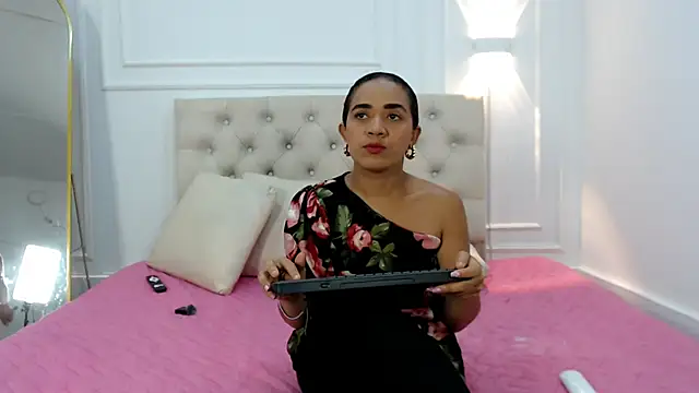 Snapshot of charlotte_dante212 chatting on 11-03-25, 03:30 charlotte dante212 online show from 11-03-25, 03:30