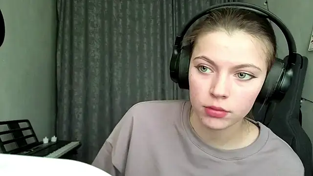 CutieAnny online show from 02-03-26, 06:11