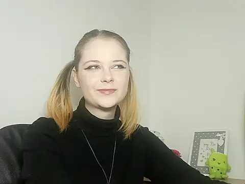 LydiaYoung online show from 10-02-25, 06:15