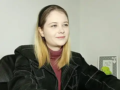 LydiaYoung online show from 11-11-25, 07:14