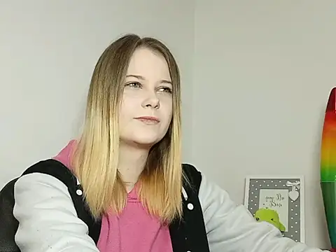 LydiaYoung online show from 11-13-25, 07:24