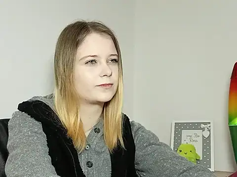 LydiaYoung online show from 11-14-25, 07:12