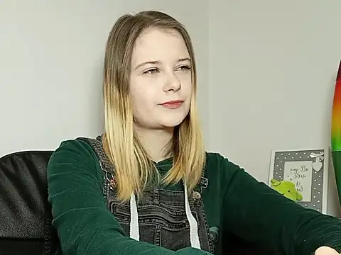 LydiaYoung online show from 11-20-25, 07:13