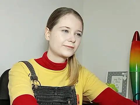 LydiaYoung online show from 11-21-25, 07:12