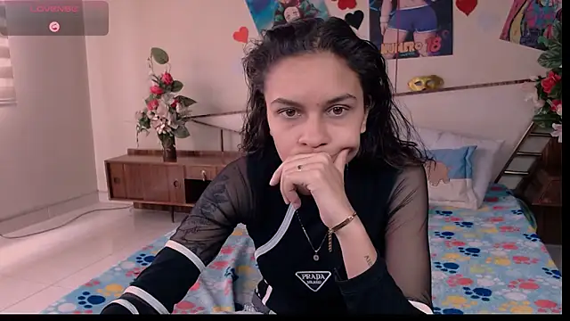 Snapshot of Skylovershot chatting on 10-16-25, 03:57 Skylovershot online show from 10-16-25, 03:57