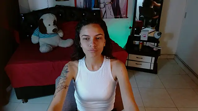 Snapshot of Skylovershot chatting on 11-04-25, 07:24 Skylovershot online show from 11-04-25, 07:24