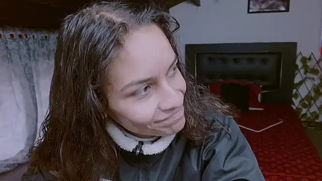 Snapshot of Skylovershot chatting on 11-06-25, 01:34 Skylovershot online show from 11-06-25, 01:34