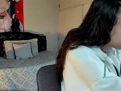 Skylovershot online show from 02-14-26, 01:41