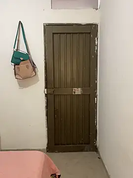 Snapshot of zaracollins01 chatting on 02-20-26, 06:19 zaracollins01 online show from 02-20-26, 06:19