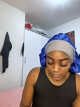 Snapshot of zaracollins01 chatting on 02-24-26, 05:44 zaracollins01 online show from 02-24-26, 05:44