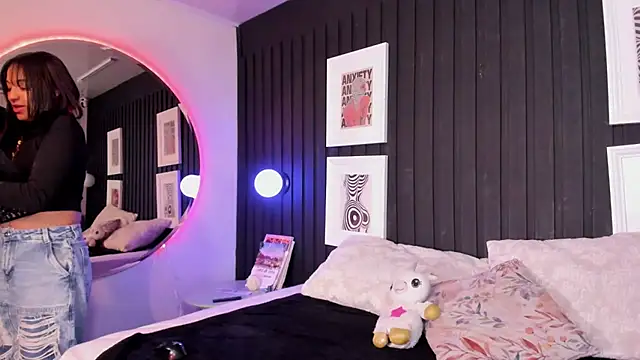 Manelyk evanss  online show from 03-18-26, 07:50