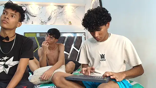 LONDON BOYS1 online show from 10-17-25, 02:48