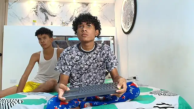 LONDON BOYS1 online show from 10-19-25, 01:28