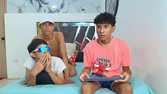 LONDON BOYS1 online show from 11-12-25, 01:28