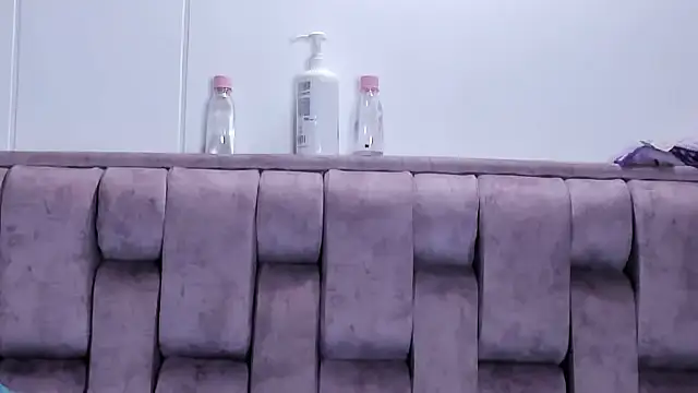 Snapshot of Alexa-Hunter chatting on 09-26-25, 01:26 Alexa-Hunter online show from 09-26-25, 01:26