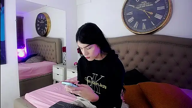 AuroraRicci online show from 10-17-25, 12:41