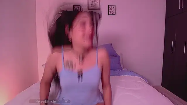 SweetFoxie online show from 10-06-25, 01:41