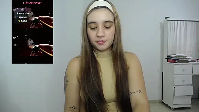 Snapshot of Ambar_lynn chatting on 10-18-25, 05:57 Ambar lynn online show from 10-18-25, 05:57