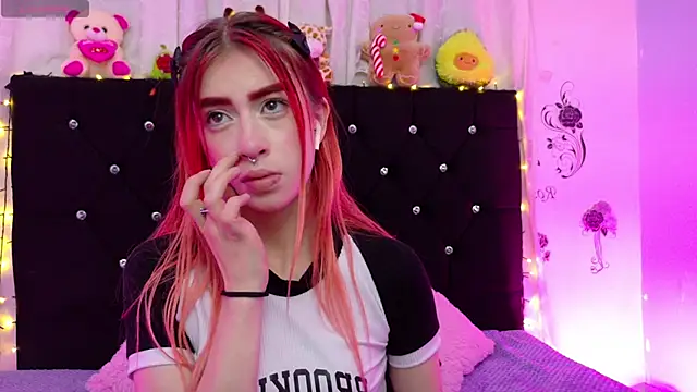 Snapshot of lizz_bela1 chatting on 11-17-25, 10:48 lizz bela1 online show from 11-17-25, 10:48