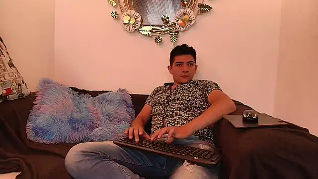 Snapshot of lilith_and_draven_nom chatting on 10-14-25, 08:31 lilith and draven nom online show from 10-14-25, 08:31