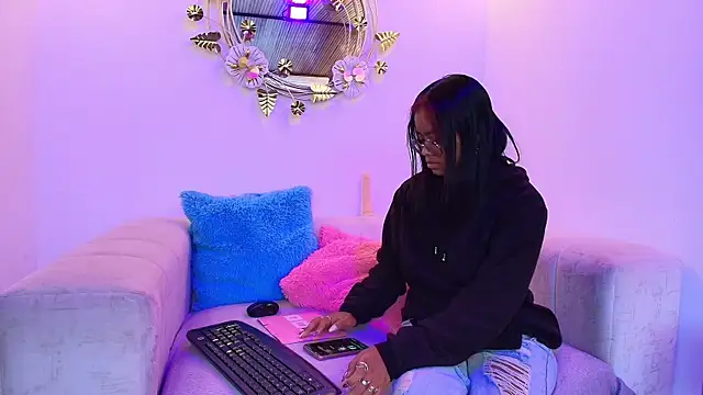 Snapshot of lilith_and_draven_nom chatting on 11-05-25, 08:31 lilith and draven nom online show from 11-05-25, 08:31