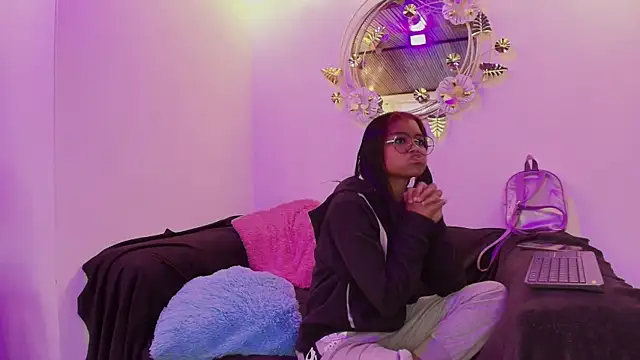 Snapshot of lilith_and_draven_nom chatting on 11-13-25, 09:25 lilith and draven nom online show from 11-13-25, 09:25