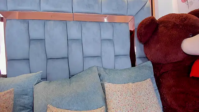 chloeriveraa online show from 11-18-25, 05:17