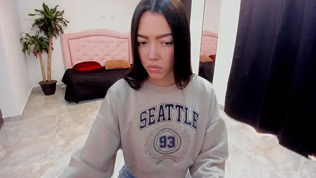 Snapshot of fox_valerie chatting on 11-01-25, 02:19 fox valerie online show from 11-01-25, 02:19