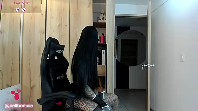 Snapshot of belllbonniie chatting on 10-08-25, 07:00 belllbonniie online show from 10-08-25, 07:00