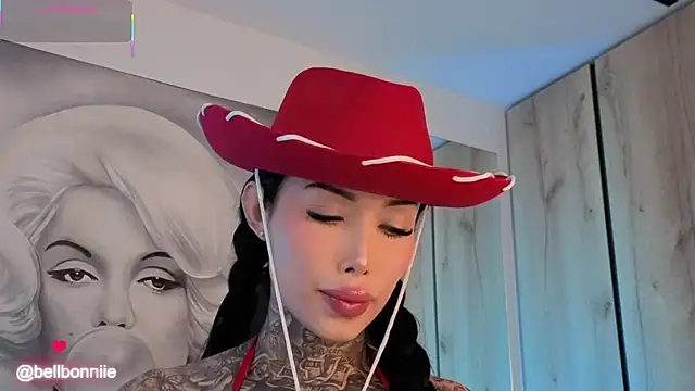 Snapshot of belllbonniie chatting on 10-12-25, 08:52 belllbonniie online show from 10-12-25, 08:52