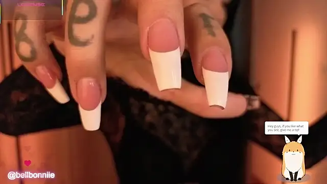 Snapshot of belllbonniie chatting on 10-18-25, 08:53 belllbonniie online show from 10-18-25, 08:53