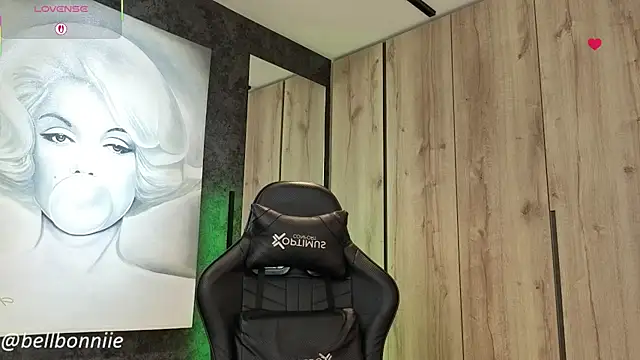 Snapshot of belllbonniie chatting on 10-28-25, 08:00 belllbonniie online show from 10-28-25, 08:00