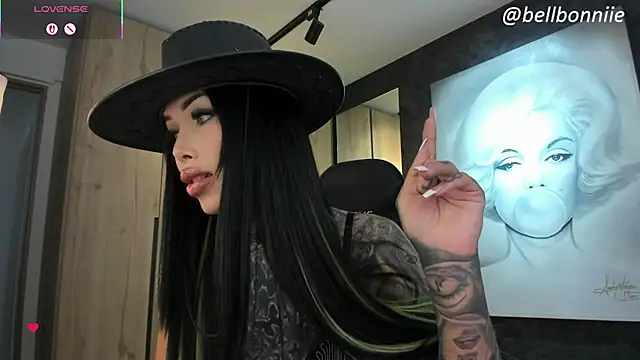 Snapshot of belllbonniie chatting on 10-30-25, 06:41 belllbonniie online show from 10-30-25, 06:41