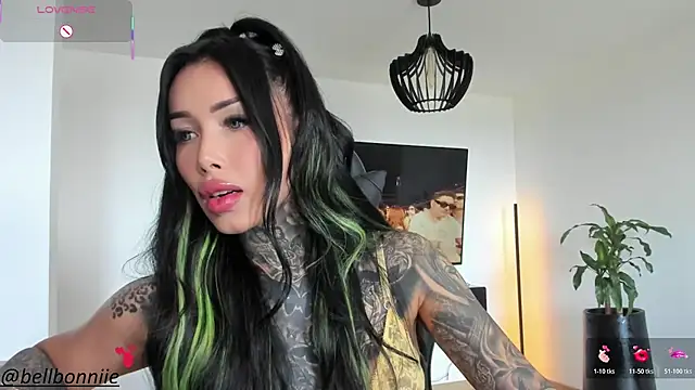 Snapshot of belllbonniie chatting on 11-15-25, 06:15 belllbonniie online show from 11-15-25, 06:15