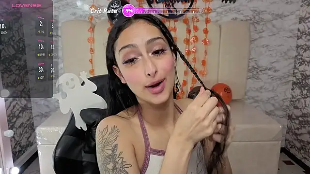 Tifany v online show from 10-31-25, 01:23