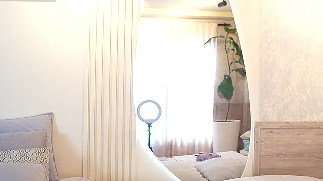 Tayler Kim online show from 10-27-25, 07:07