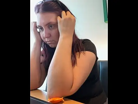 RoseMaee online show from 10-24-25, 09:49