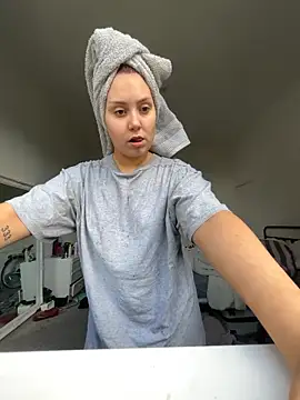 RoseMaee online show from 10-25-25, 09:17