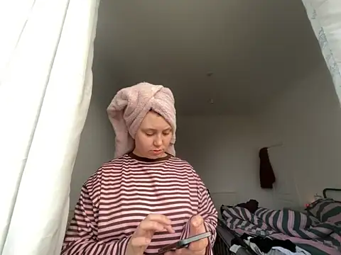 RoseMaee online show from 11-22-25, 11:09