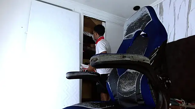 aston xvera online show from 10-17-25, 03:20